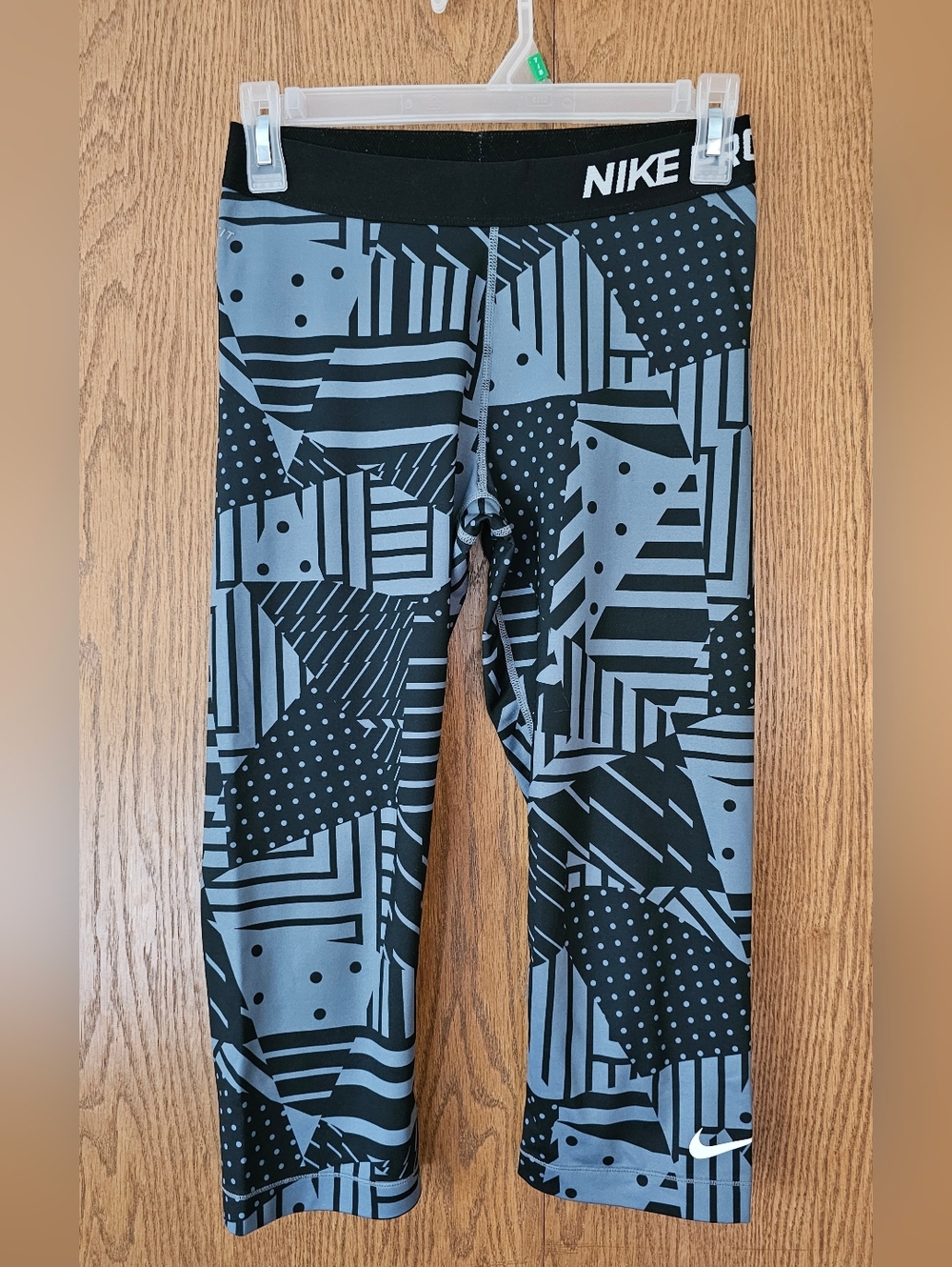 Nike Pro Printed Cropped Leggings  Black & Gray Geometric Athletic